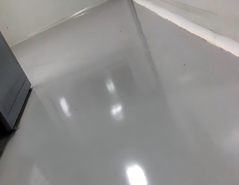 Solvent-free epoxy colored sand self-leveling system