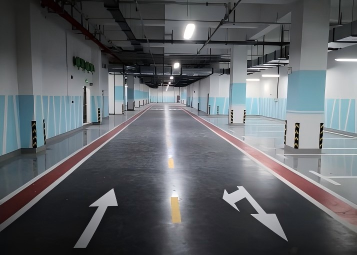 Solvent-free polyurethane self-leveling system